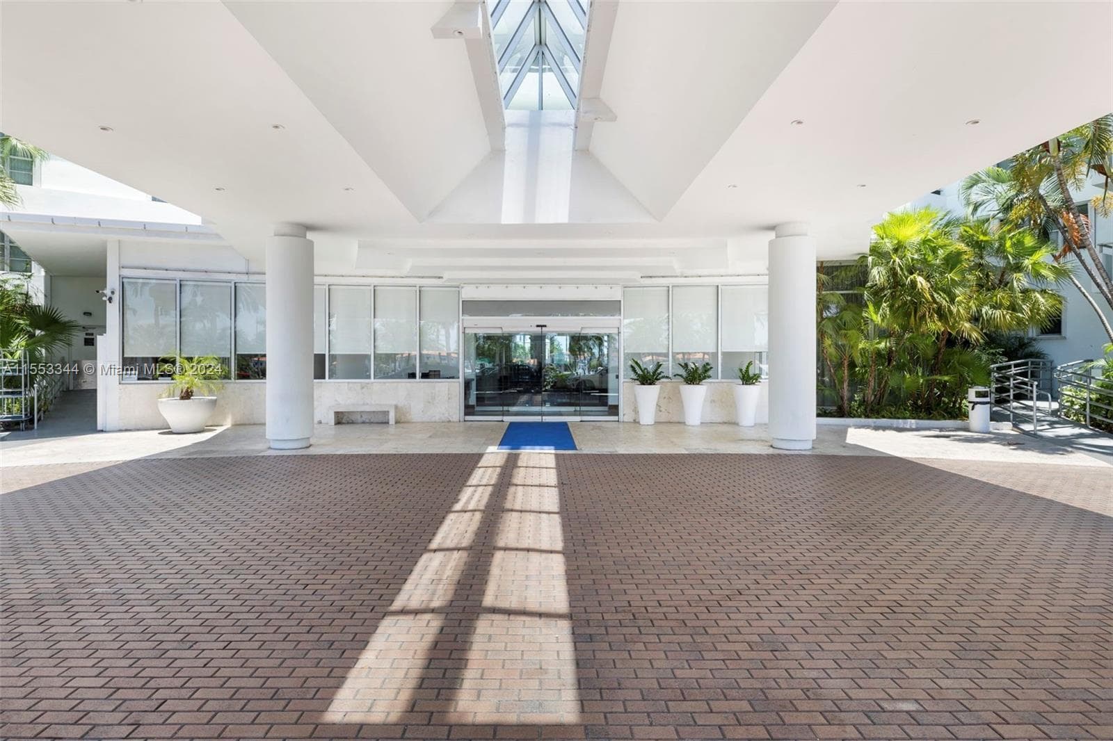 5151 Collins Ave # 1527, Miami Beach FL 33140 — 63