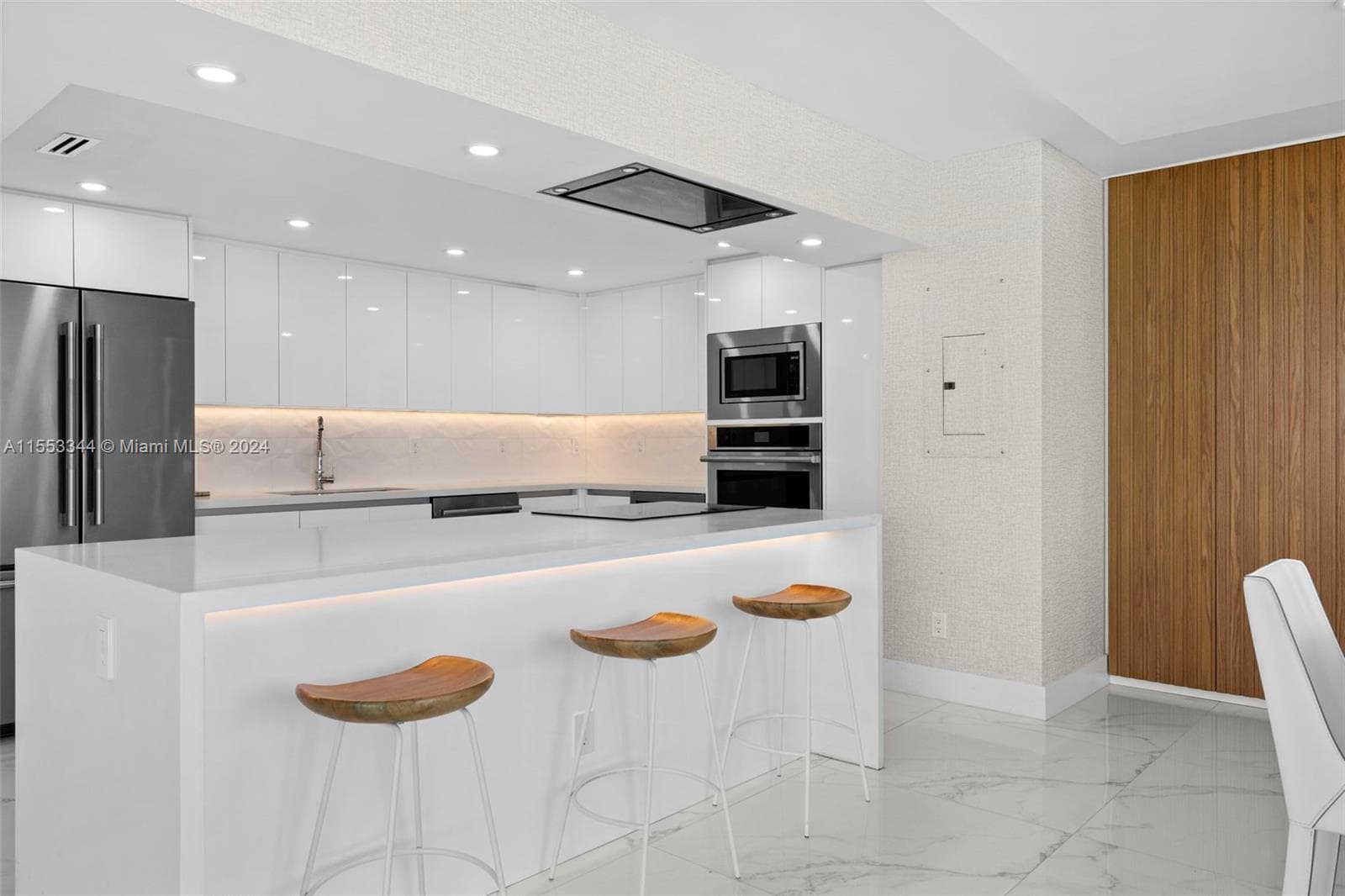 5151 Collins Ave # 1527, Miami Beach FL 33140 — 9