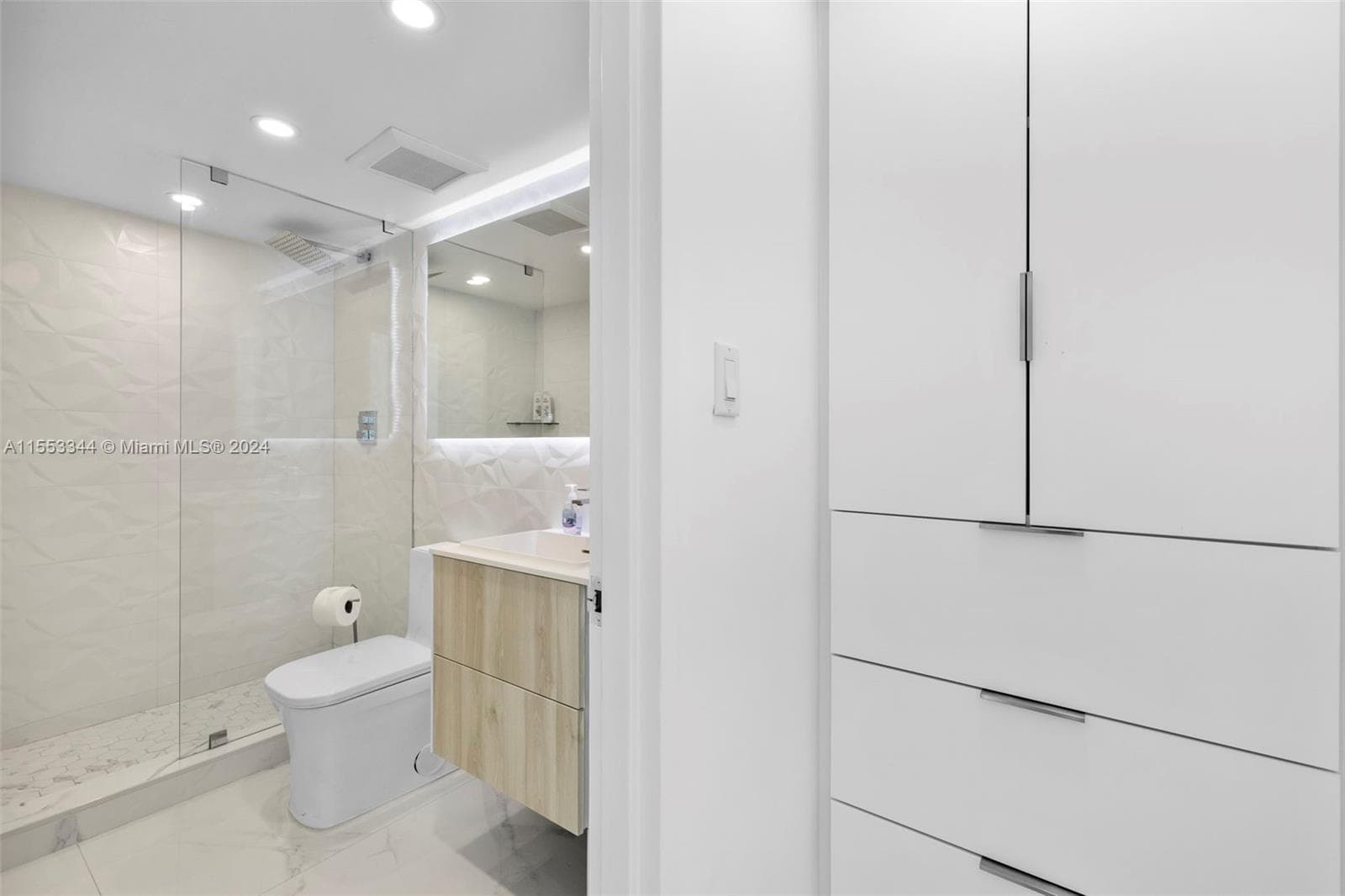 5151 Collins Ave # 1527, Miami Beach FL 33140 — 30