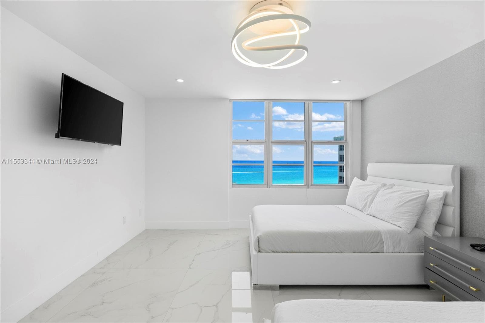 5151 Collins Ave # 1527, Miami Beach FL 33140 — 34