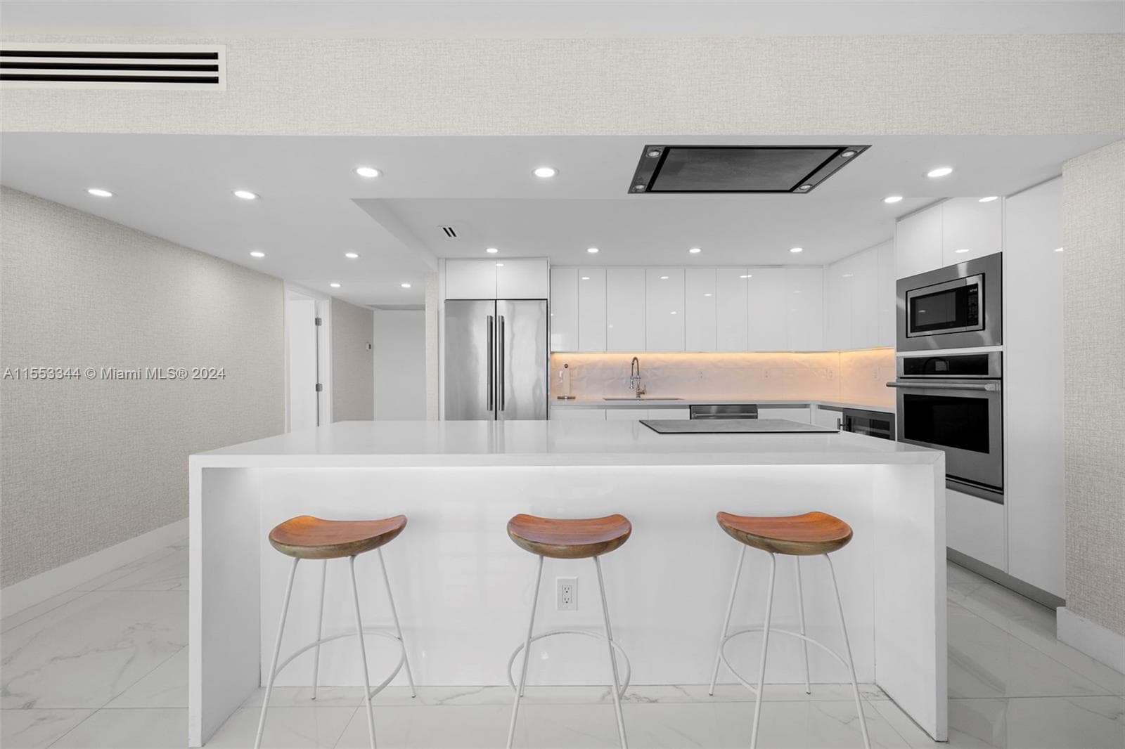 5151 Collins Ave # 1527, Miami Beach FL 33140 — 10