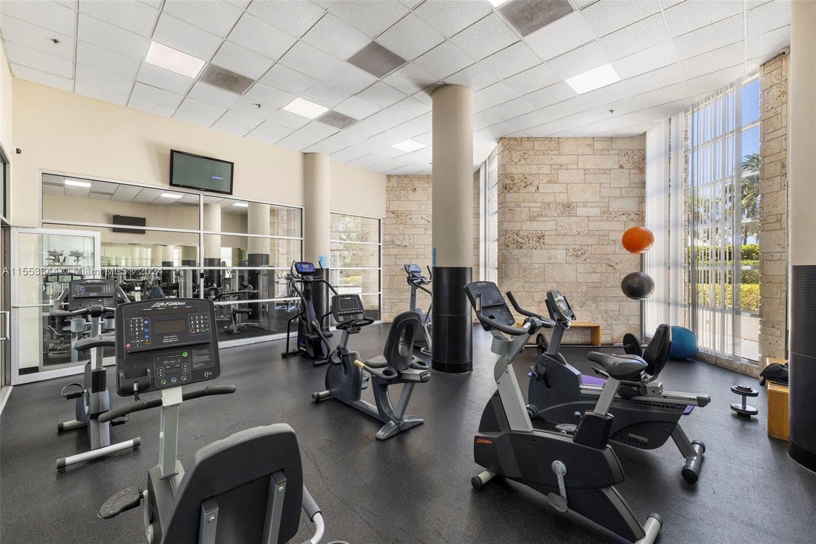 5151 Collins Ave # 1527, Miami Beach FL 33140 — 48