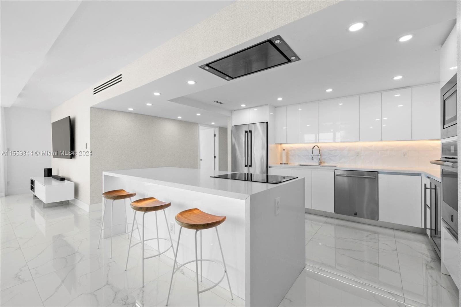 5151 Collins Ave # 1527, Miami Beach FL 33140 — 11
