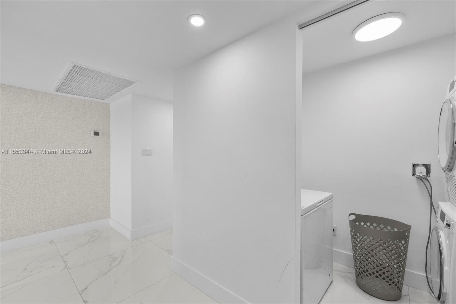 5151 Collins Ave # 1527, Miami Beach FL 33140 — 25