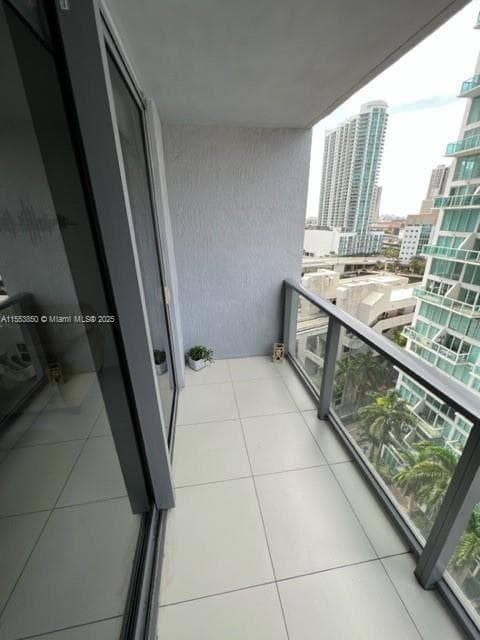 31 SE 6th St # 1606, Miami FL 33131 — 16