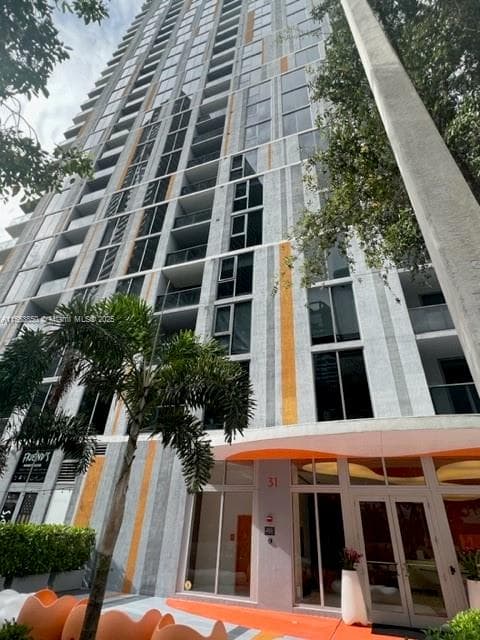 31 SE 6th St # 1606, Miami FL 33131 — 24