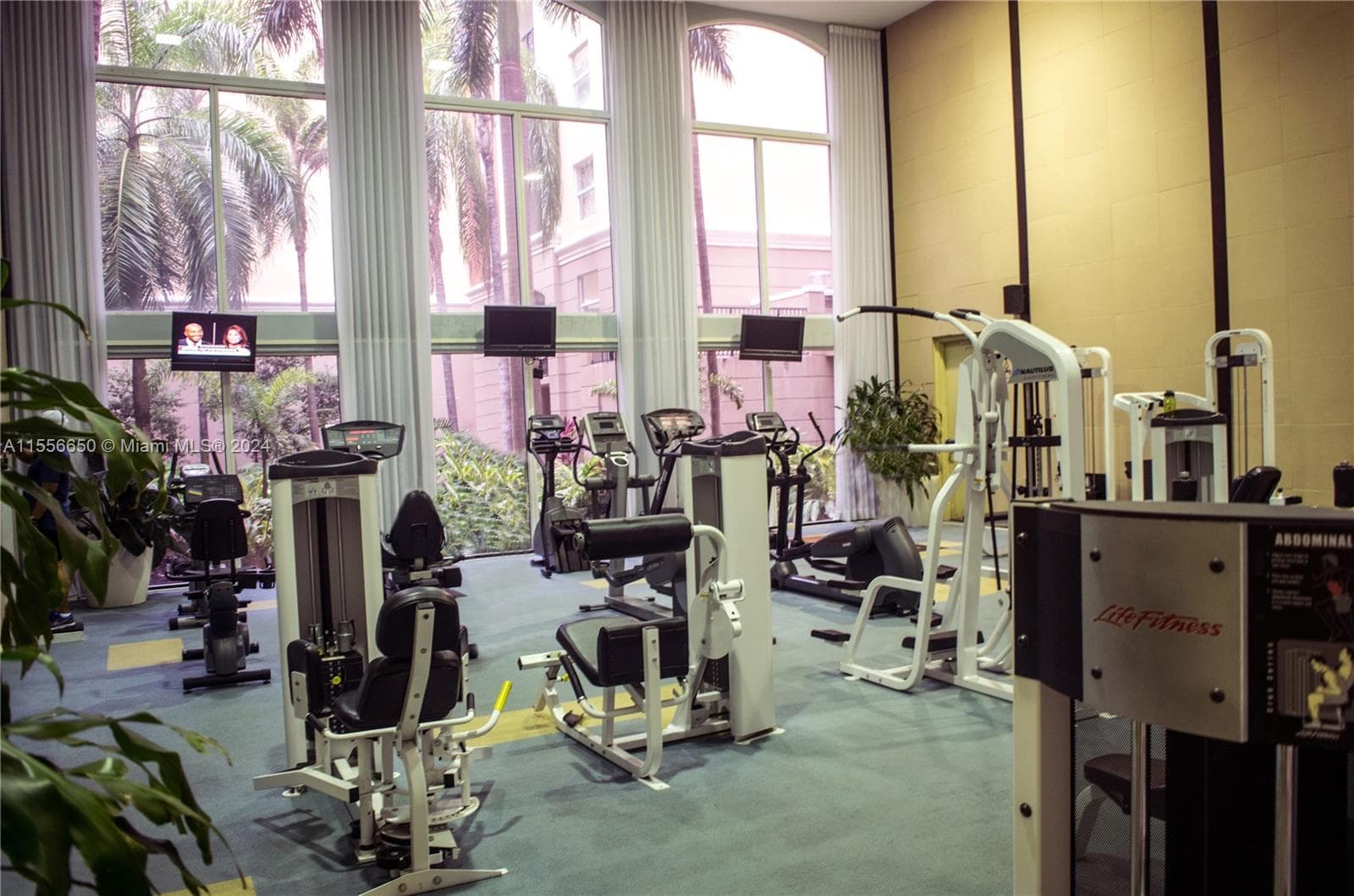 17100 N Bay Rd # 1402, Sunny Isles Beach FL 33160 — 23