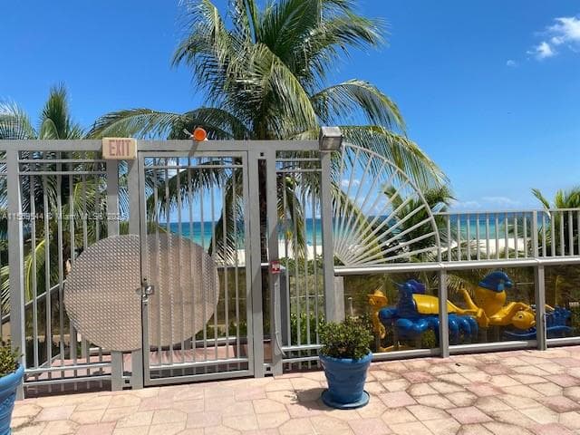 6039 Collins Ave # 1110, Miami Beach FL 33140 — 5