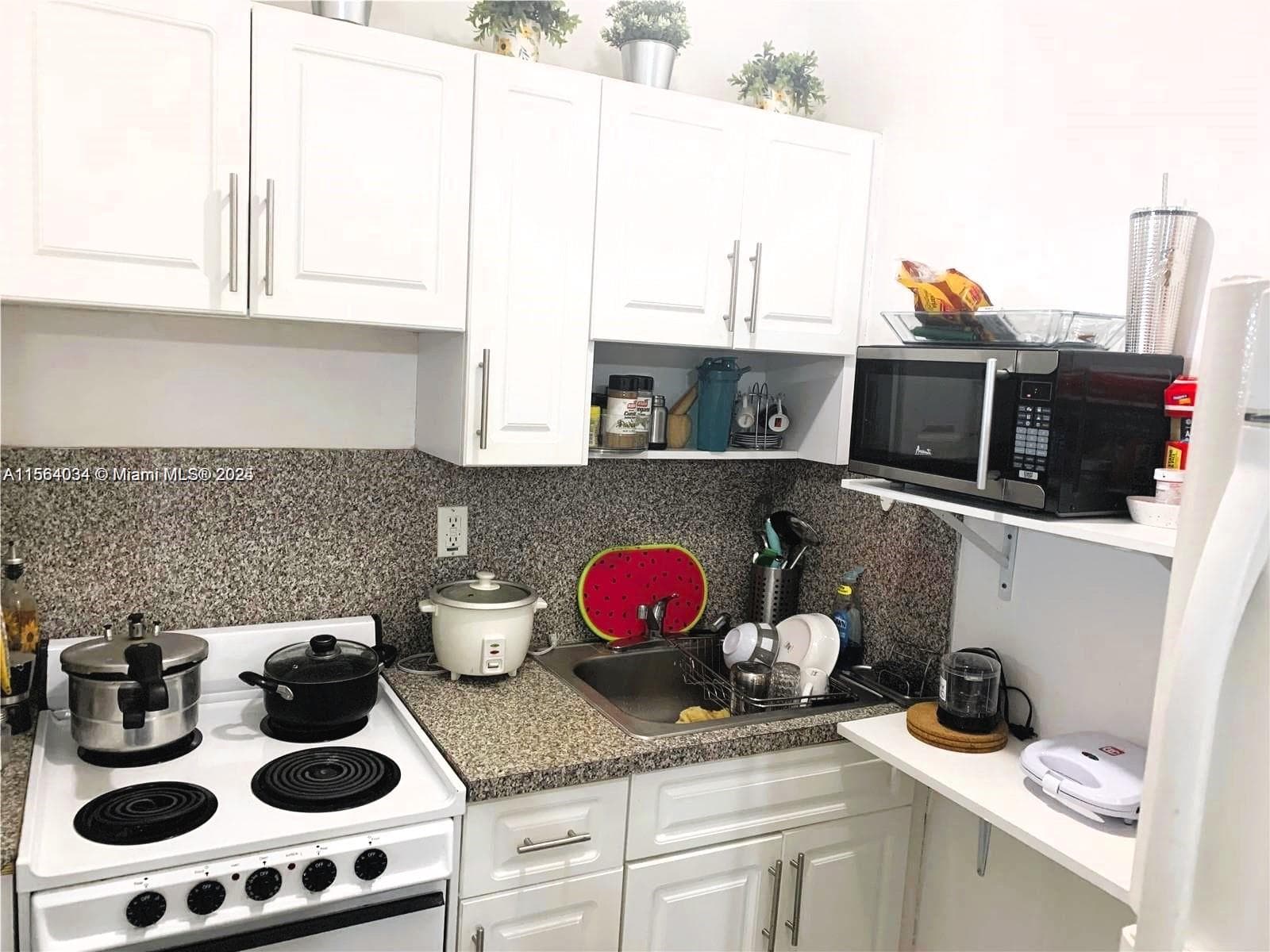662 E 21st St, Hialeah FL 33013 — 12