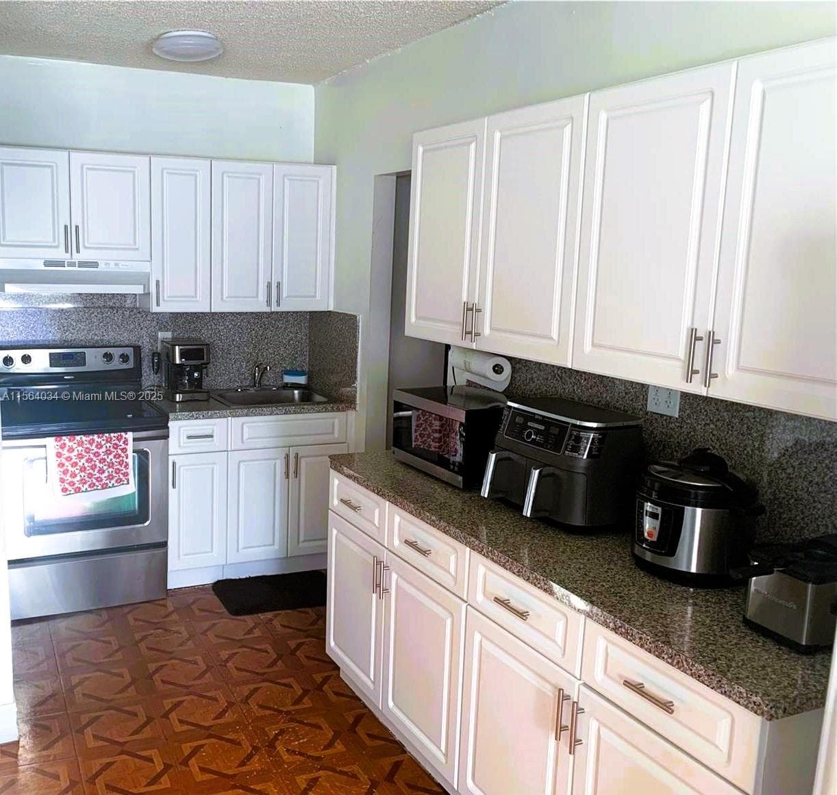 662 E 21st St, Hialeah FL 33013 — 5