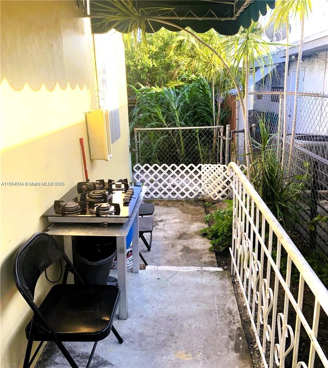 662 E 21st St, Hialeah FL 33013 — 18
