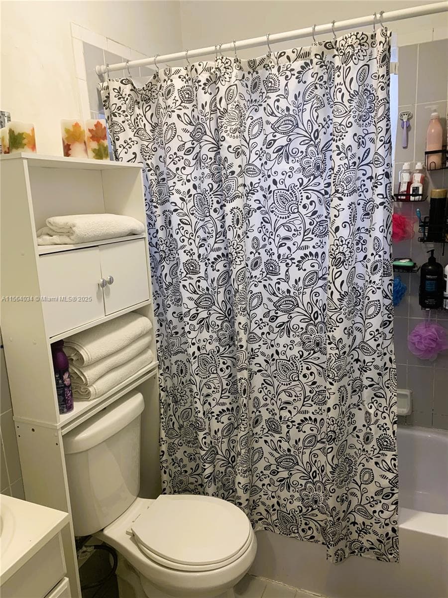 662 E 21st St, Hialeah FL 33013 — 8