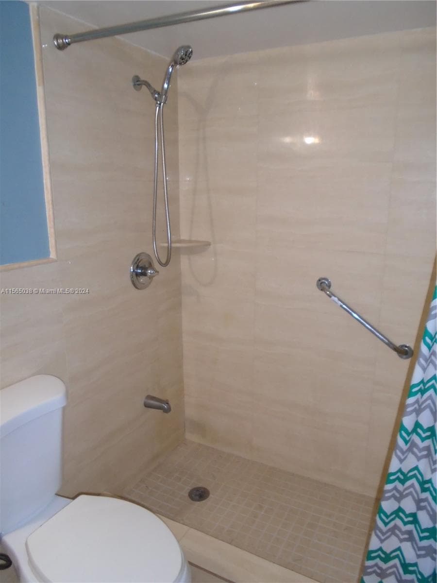 1450 NE 170th St # 102, North Miami Beach FL 33162 — 10