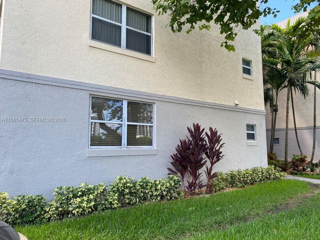 8363 LAKE DR # 101, Doral FL 33166 — 21