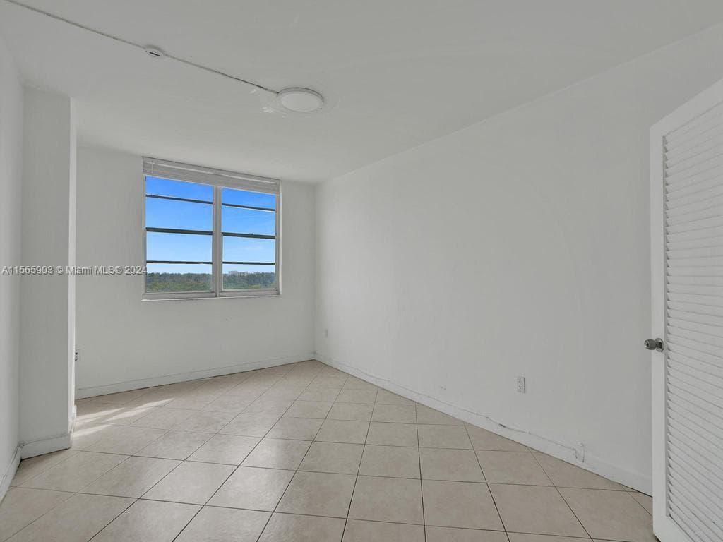 300 Bayview Dr # 906, Sunny Isles Beach FL 33160 — 31