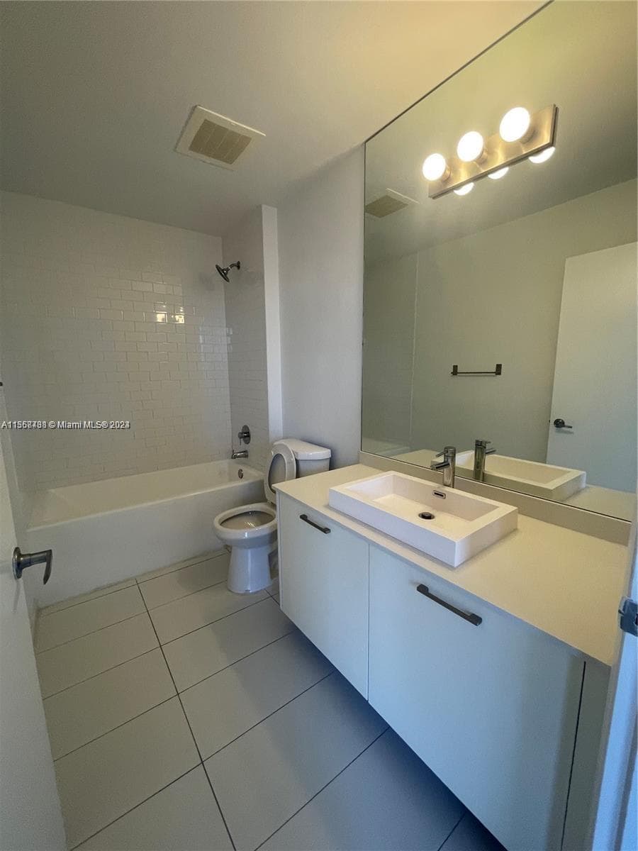 151 SE 1st St # 1505, Miami FL 33131 — 10