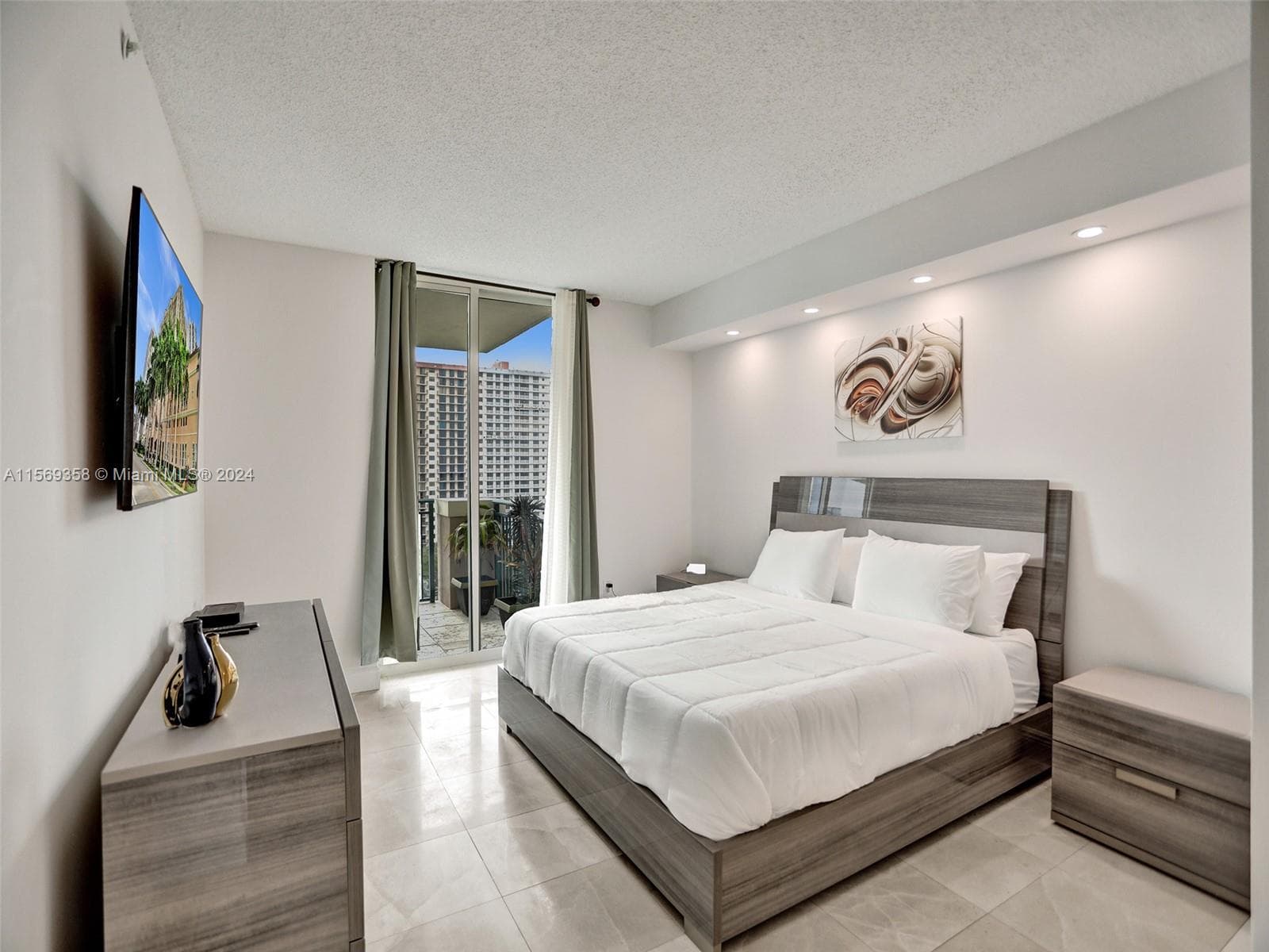17555 Atlantic Blvd # 1101, Sunny Isles Beach FL 33160 — 16