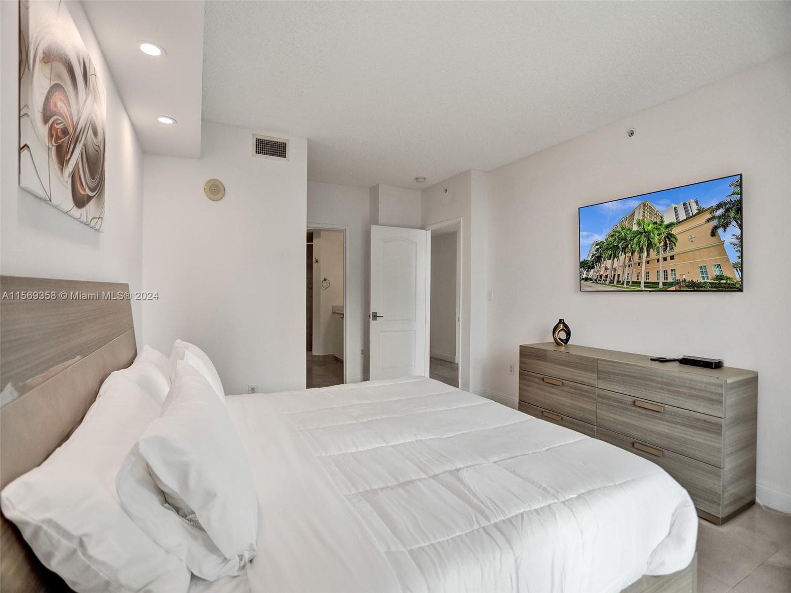 17555 Atlantic Blvd # 1101, Sunny Isles Beach FL 33160 — 18