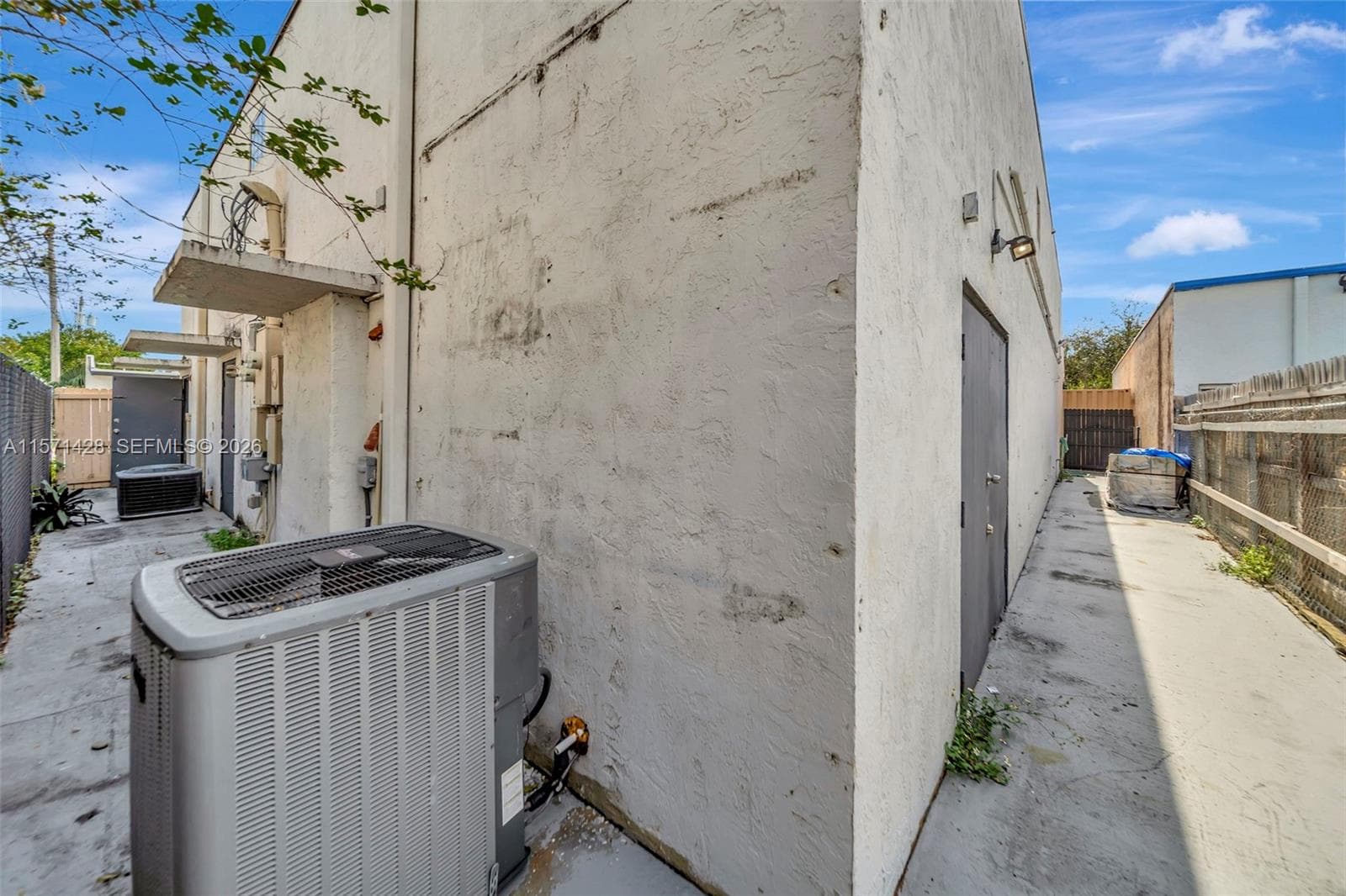 67 NW 166th St, Miami FL 33169 — 30