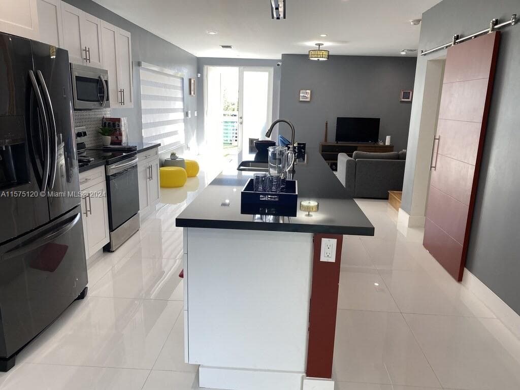 N/a, Miami, FL — 43