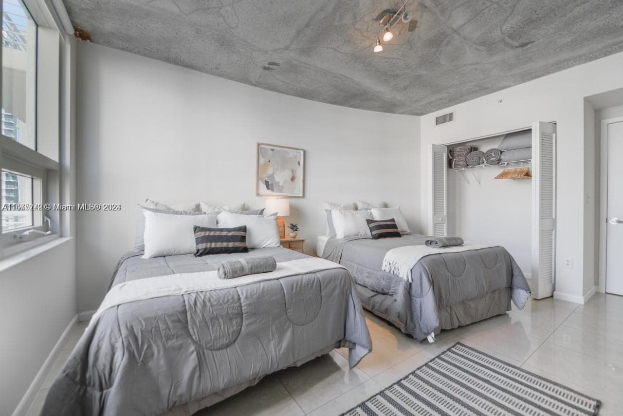 3250 NE 1st Ave # 901, Miami FL 33137 — 13