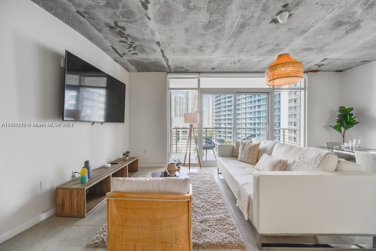 3250 NE 1st Ave # 901, Miami FL 33137 — 1