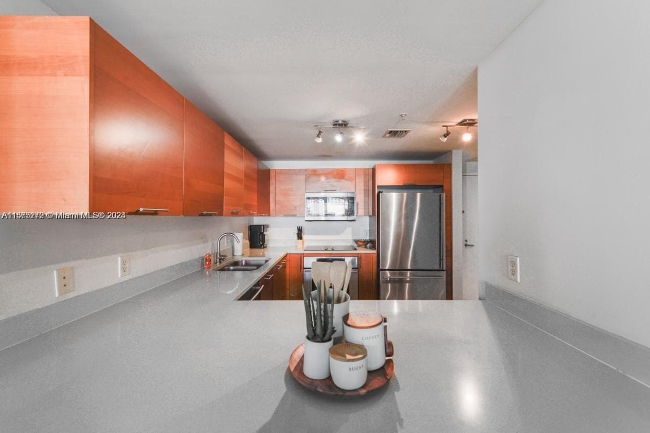 3250 NE 1st Ave # 901, Miami FL 33137 — 14