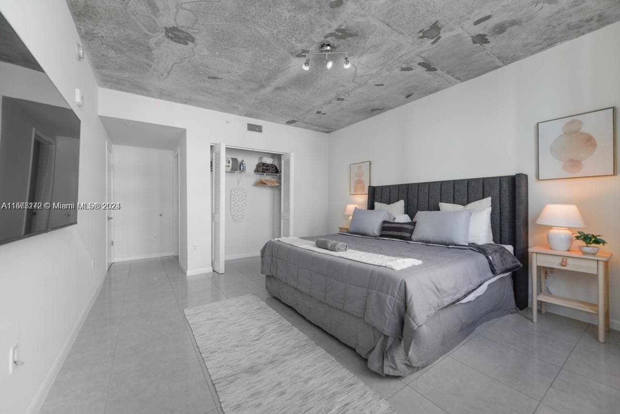 3250 NE 1st Ave # 901, Miami FL 33137 — 11