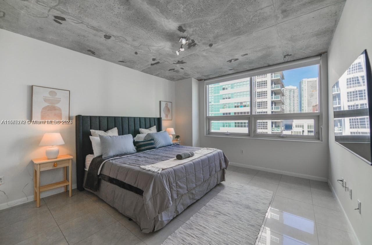 3250 NE 1st Ave # 901, Miami FL 33137 — 4