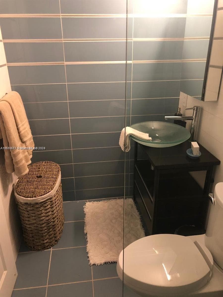 5401 Collins Ave # 410, Miami Beach FL 33140 — 16