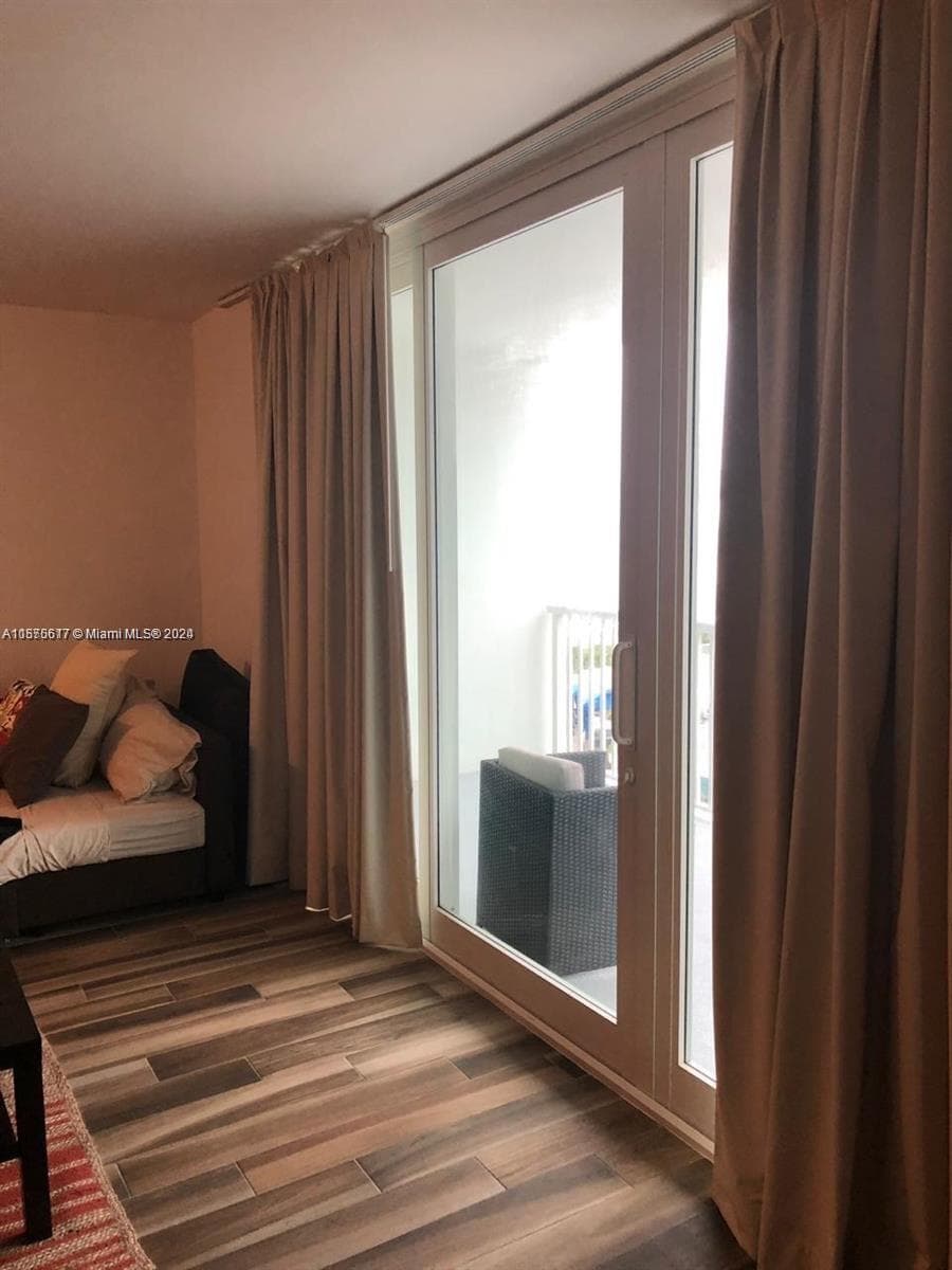 5401 Collins Ave # 410, Miami Beach FL 33140 — 18