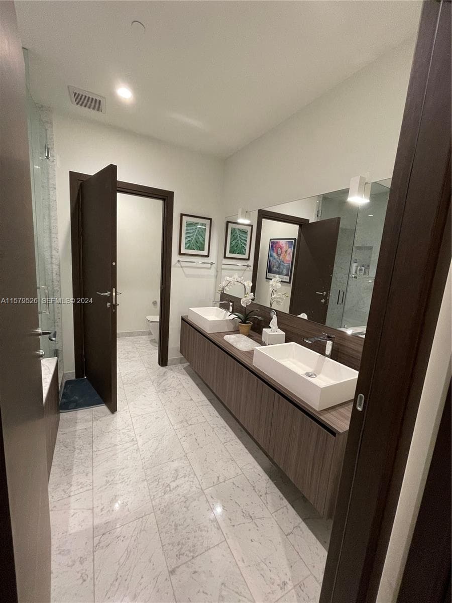 1000 Brickell Plz # 1811, Miami FL 33131 — 13