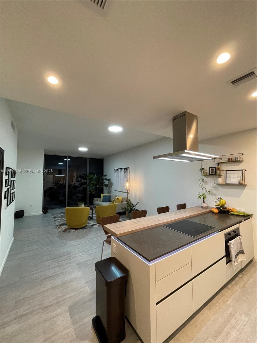1000 Brickell Plz # 1811, Miami FL 33131 — 10