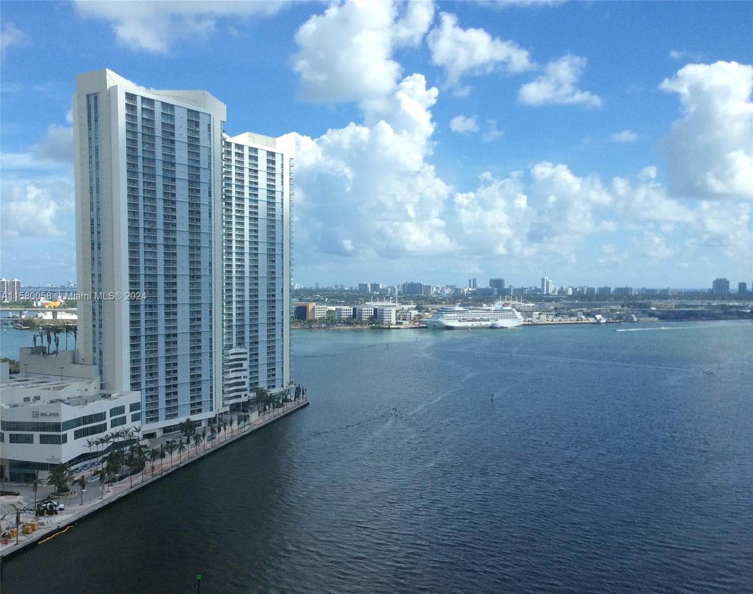 325 NE Biscayne Blvd # 1923, Miami FL 33131 — 2