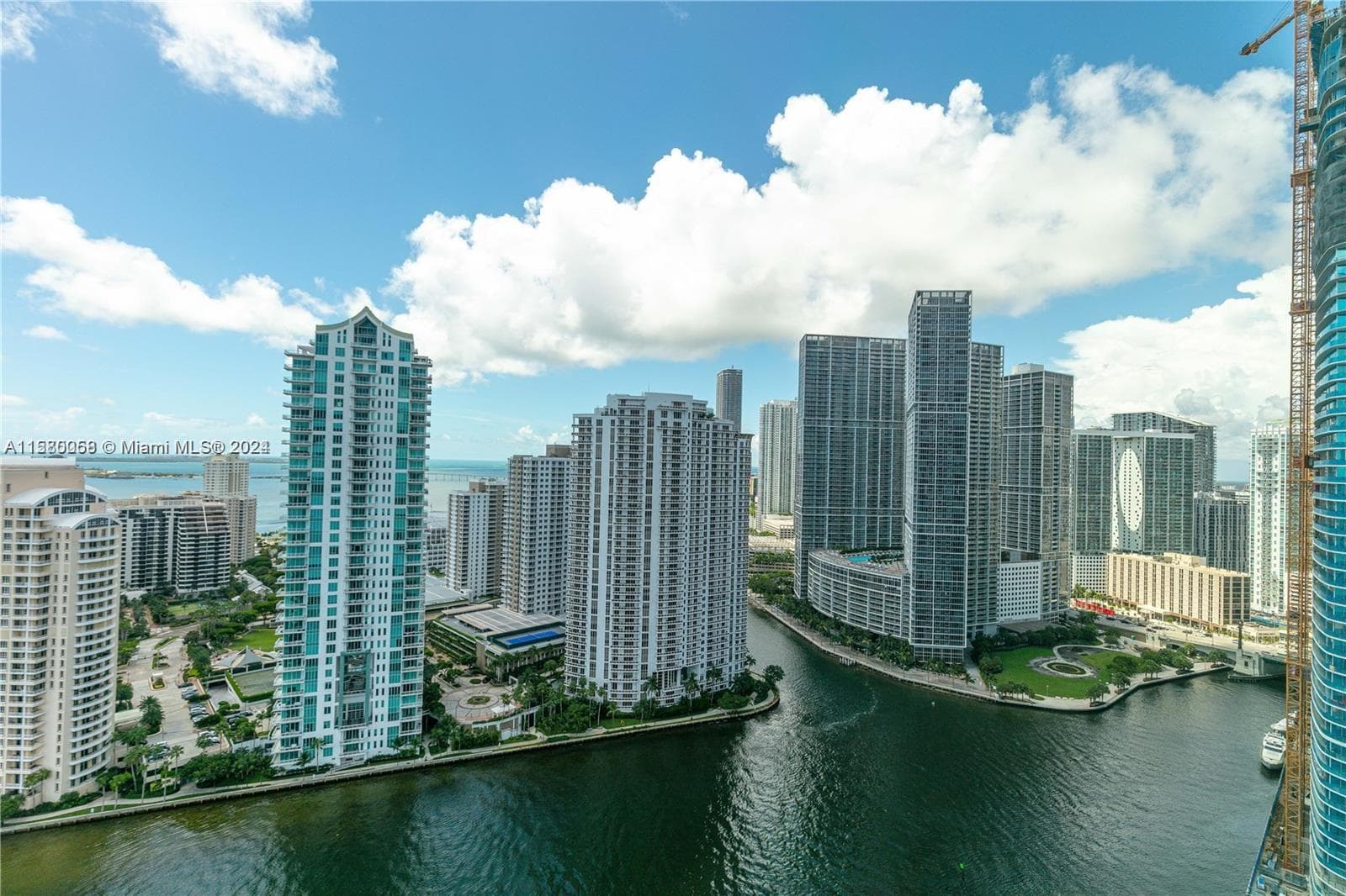 325 NE Biscayne Blvd # 1923, Miami FL 33131 — 33