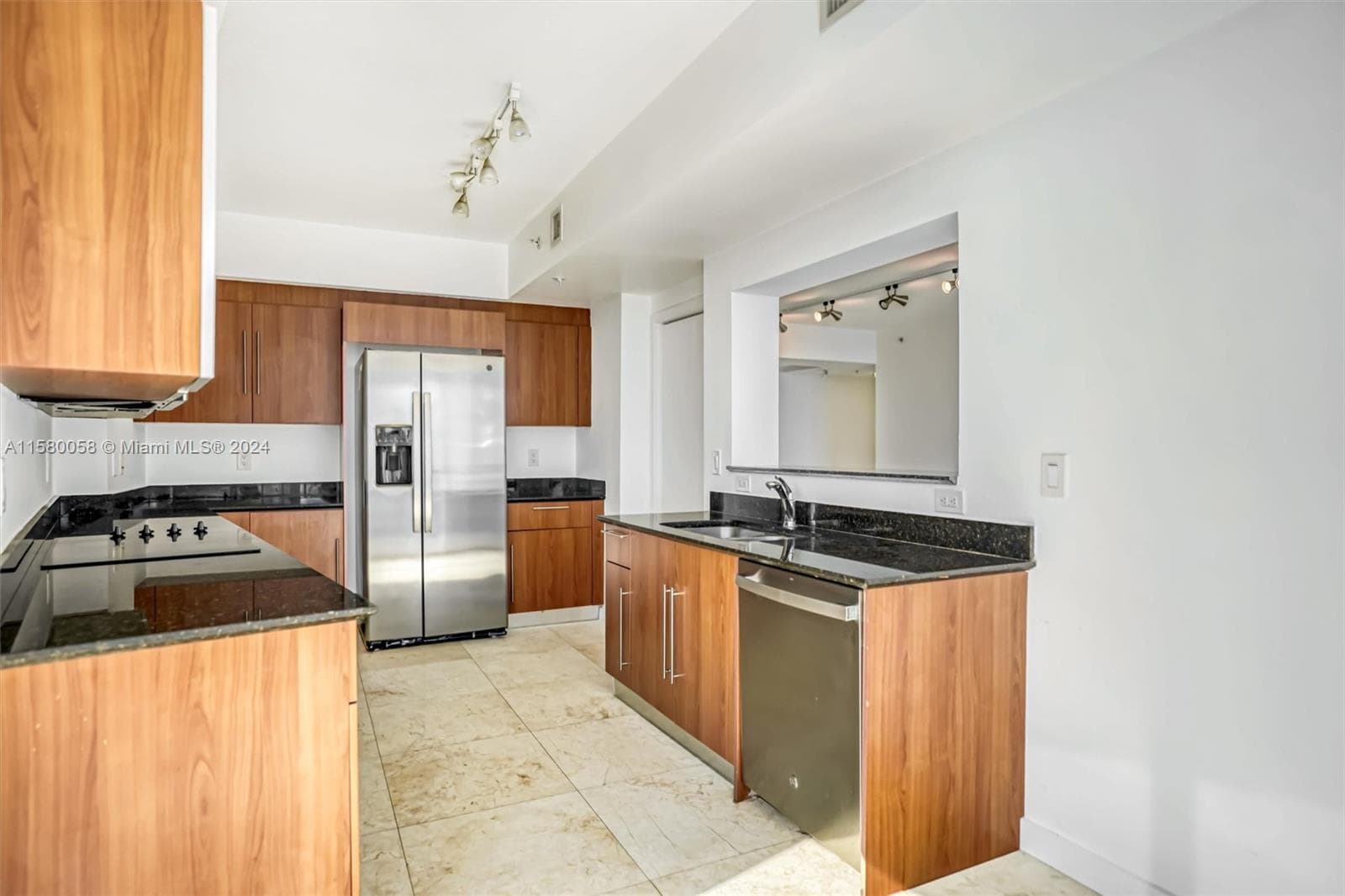 325 NE Biscayne Blvd # 1923, Miami FL 33131 — 11