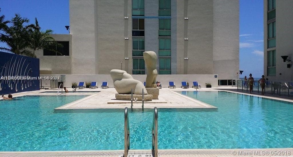 325 NE Biscayne Blvd # 1923, Miami FL 33131 — 40