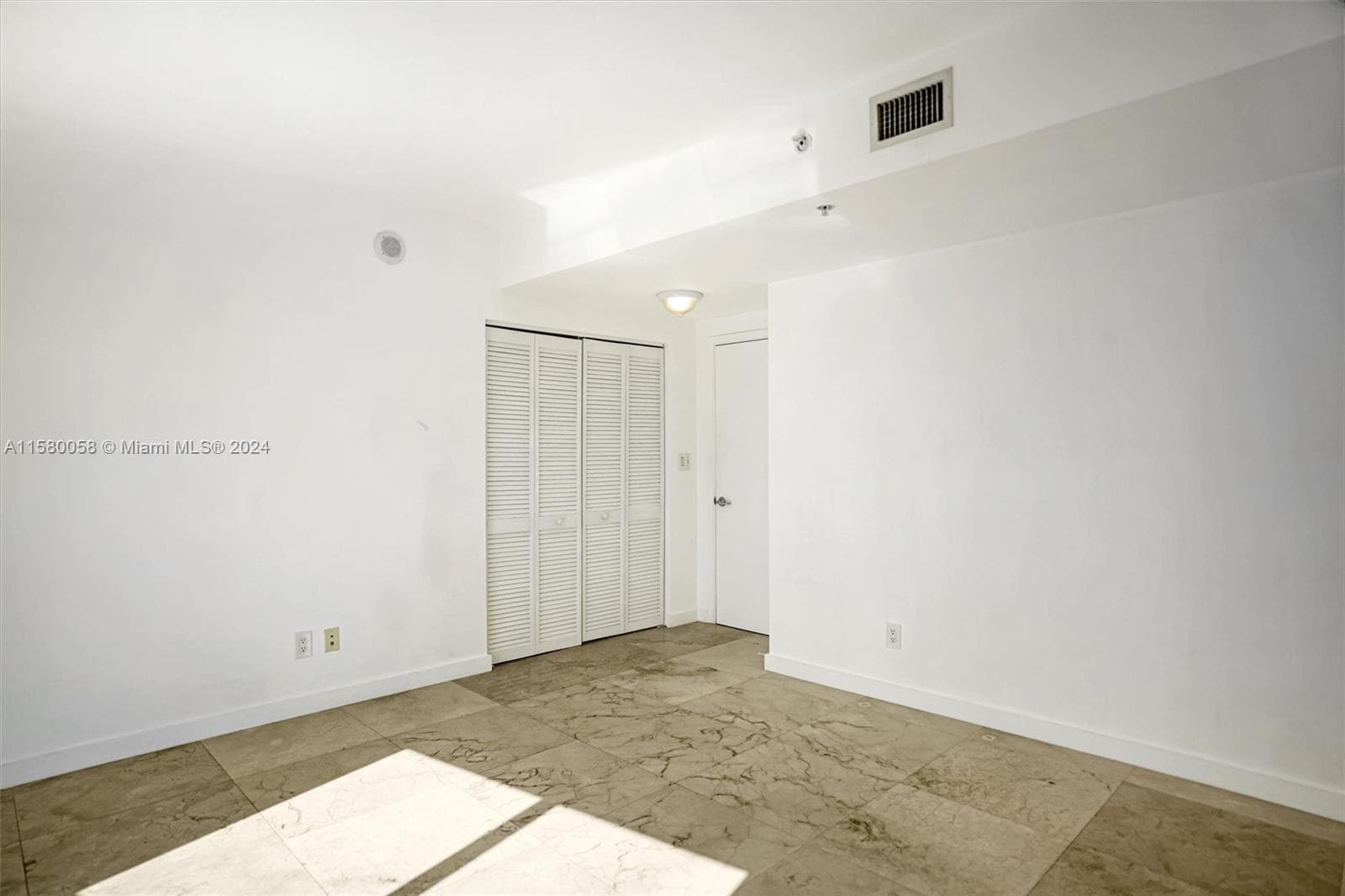 325 NE Biscayne Blvd # 1923, Miami FL 33131 — 29