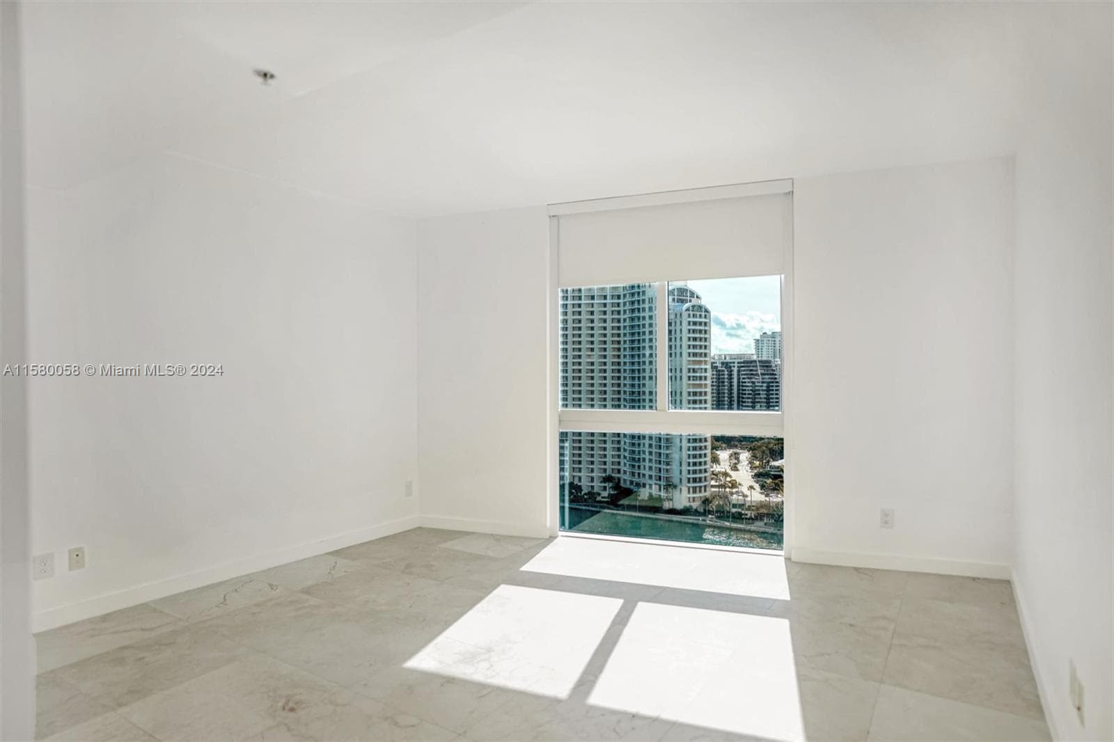 325 NE Biscayne Blvd # 1923, Miami FL 33131 — 25