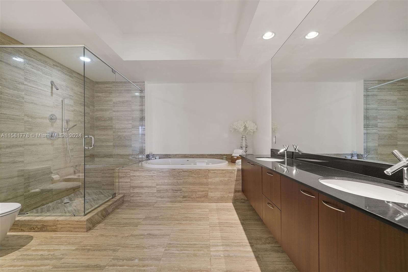 35, Sunny Isles Beach, FL — 17