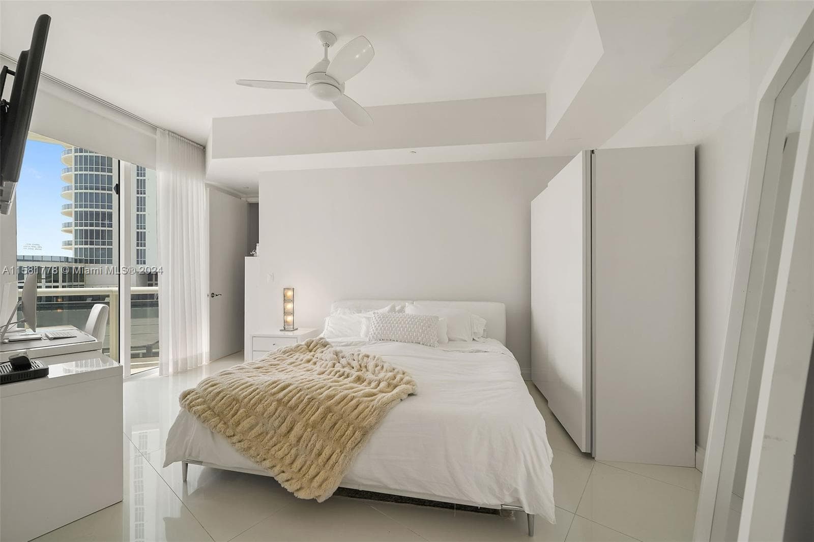 35, Sunny Isles Beach, FL — 15