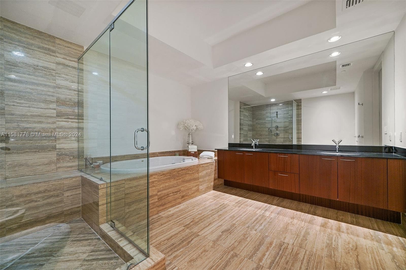 35, Sunny Isles Beach, FL — 19