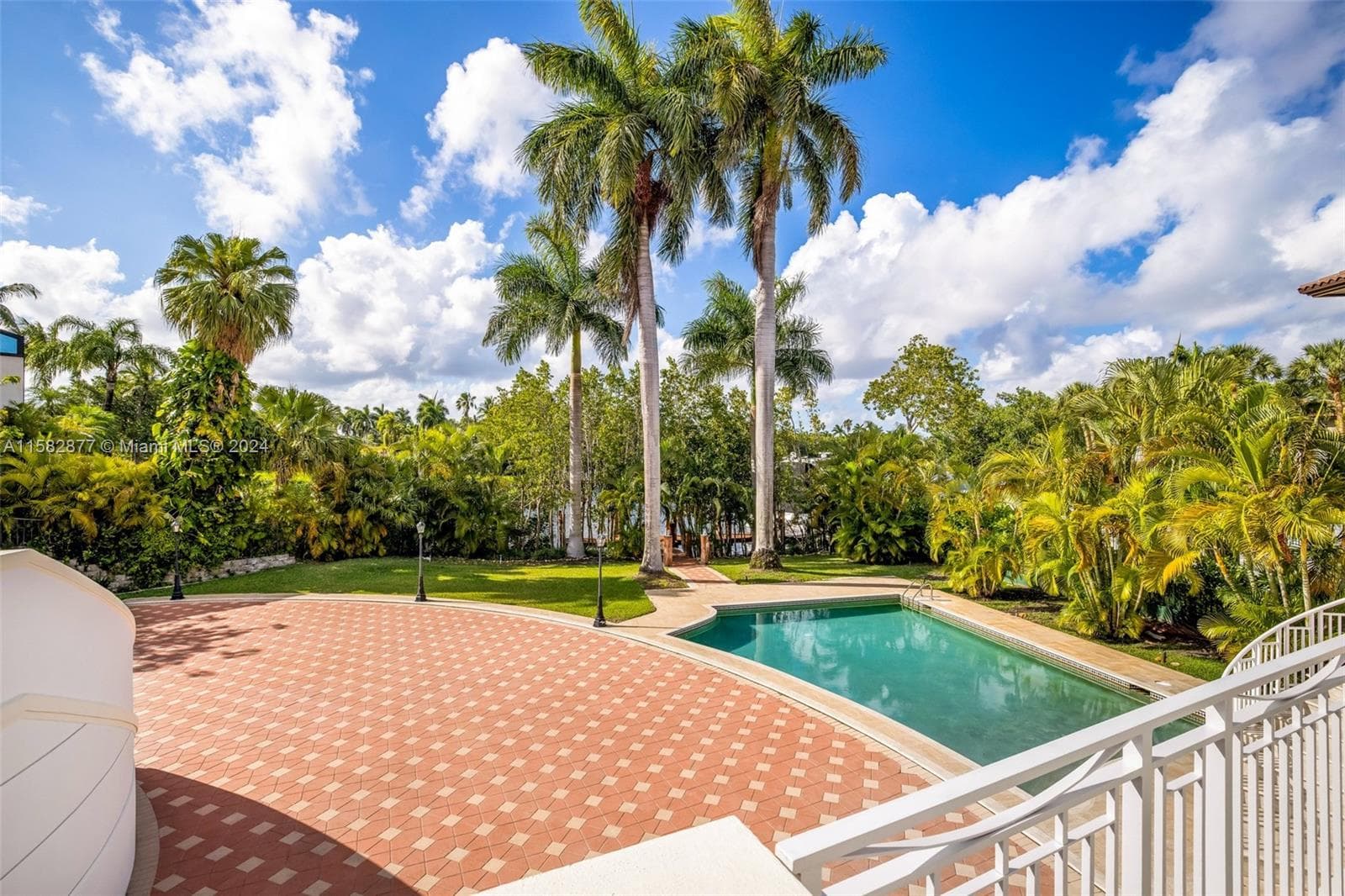431 Costanera Rd, Coral Gables FL 33143 — 25