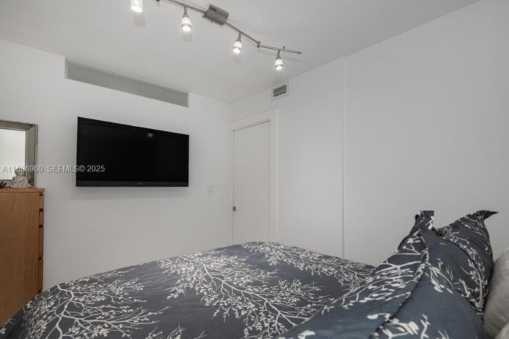 2301 Collins Ave # 1111, Miami Beach FL 33139 — 19