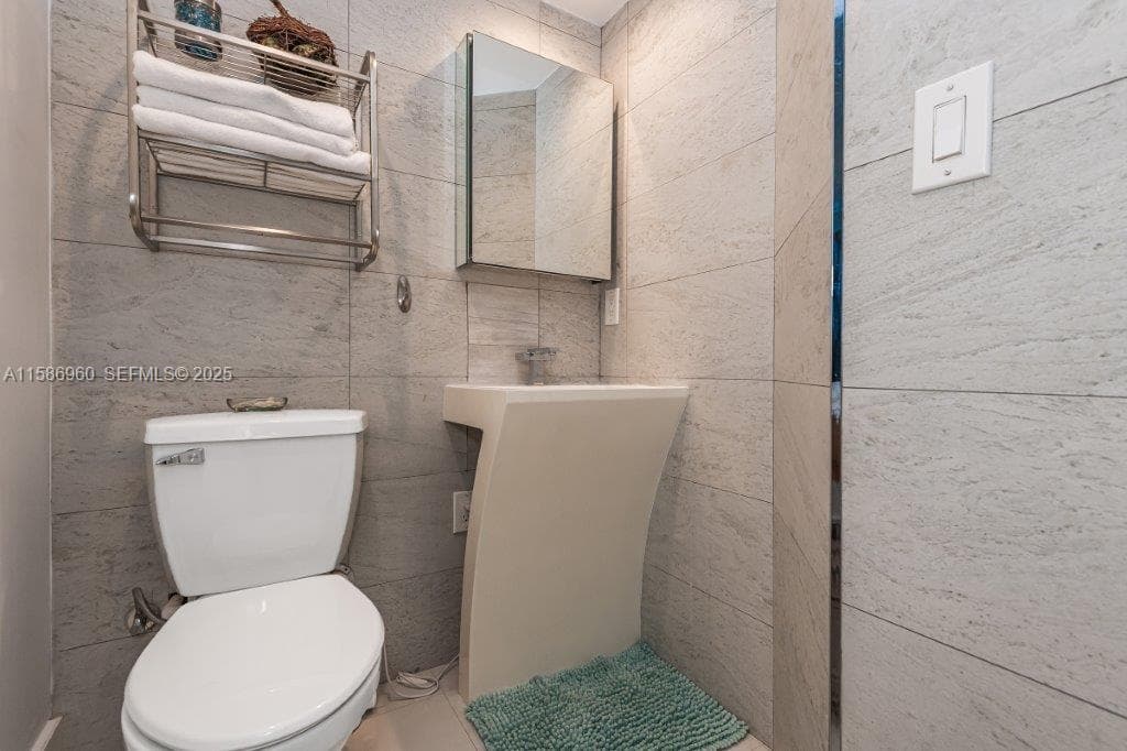 2301 Collins Ave # 1111, Miami Beach FL 33139 — 21
