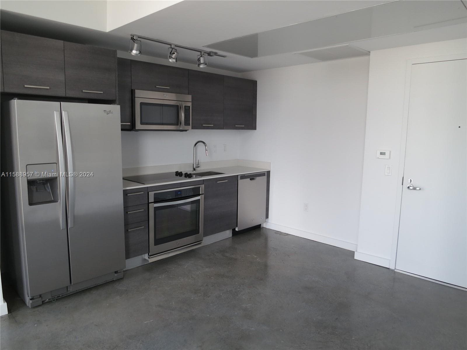 151 SE 1 St # 1704, Miami FL 33131 — 2