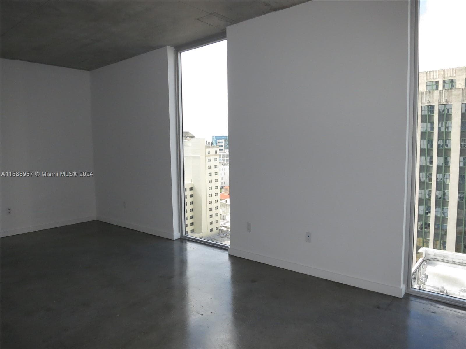 151 SE 1 St # 1704, Miami FL 33131 — 4