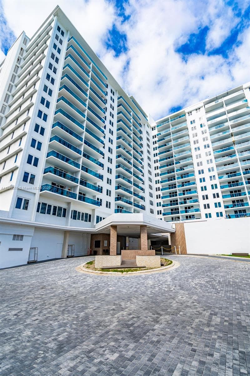 2301 Collins Ave # 325, Miami Beach FL 33139 — 1