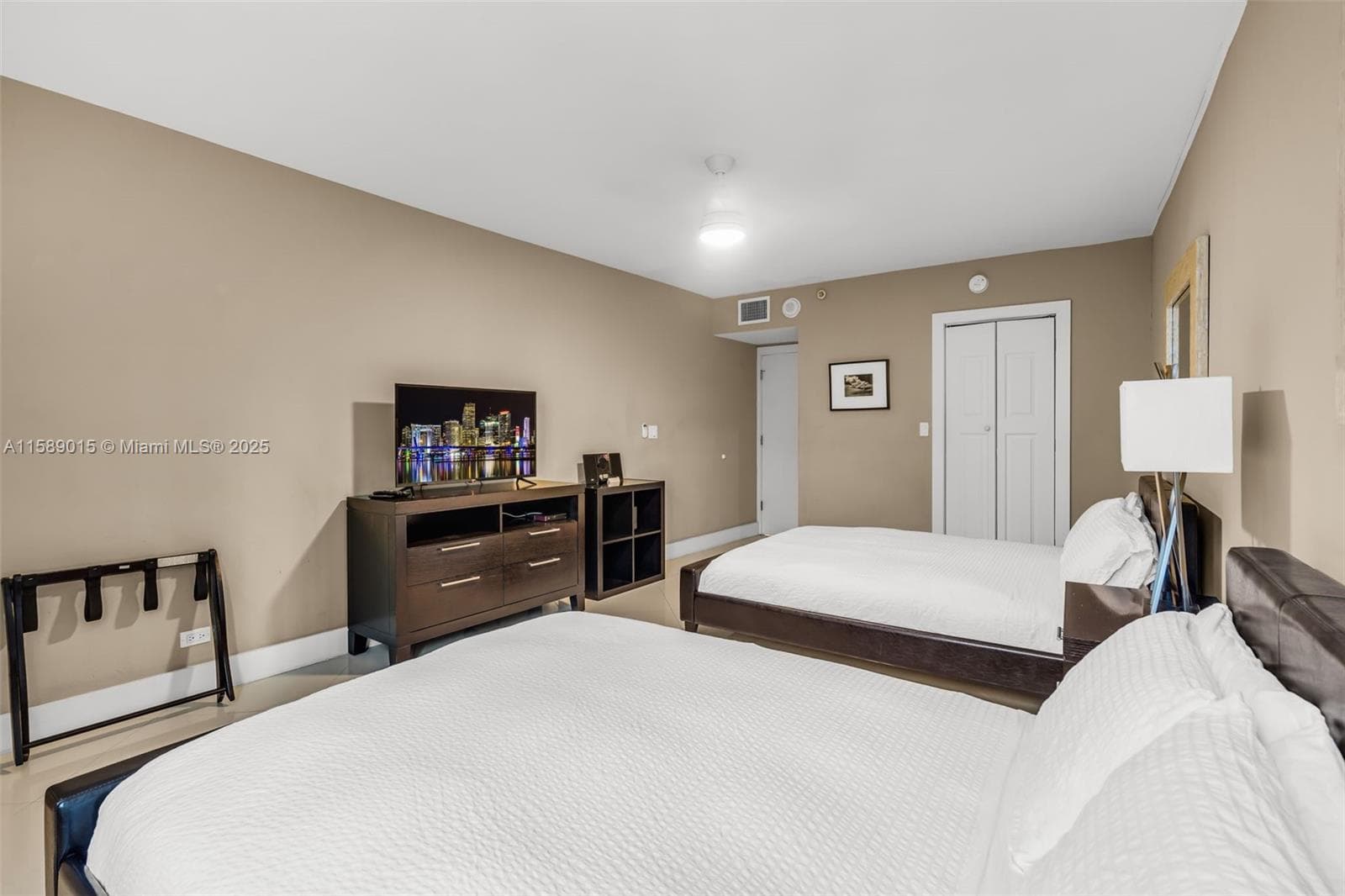 2301 Collins Ave # 325, Miami Beach FL 33139 — 20