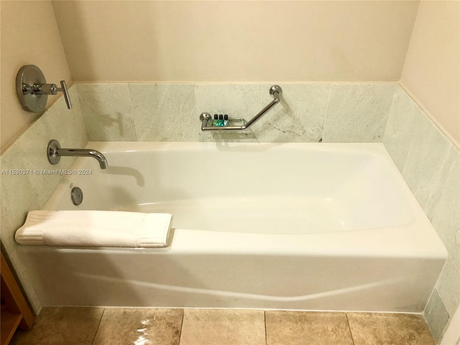 18683 Collins Ave # 1907, Sunny Isles Beach FL 33160 — 23